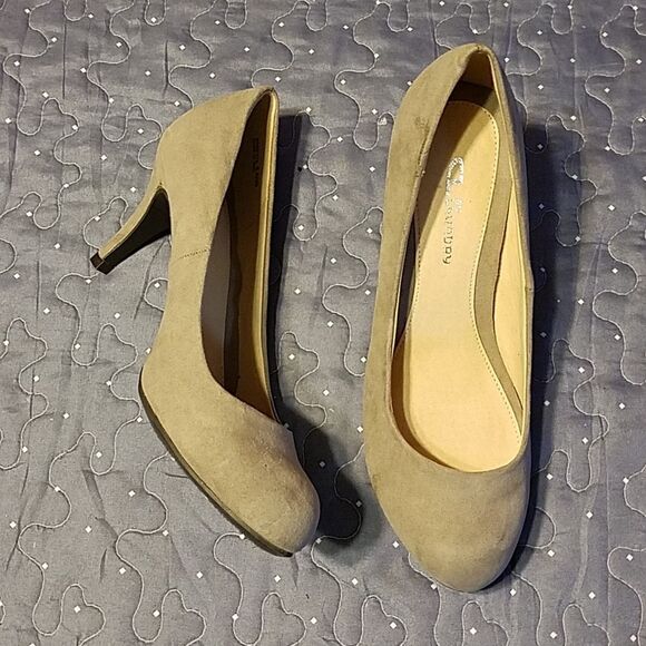 CL by Laundry Nanette tan heels size 8.5 - Picture 1 of 7
